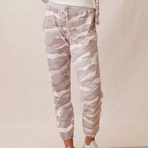 Grey State Quartz Camo Sweatpants size 2 perfect condition